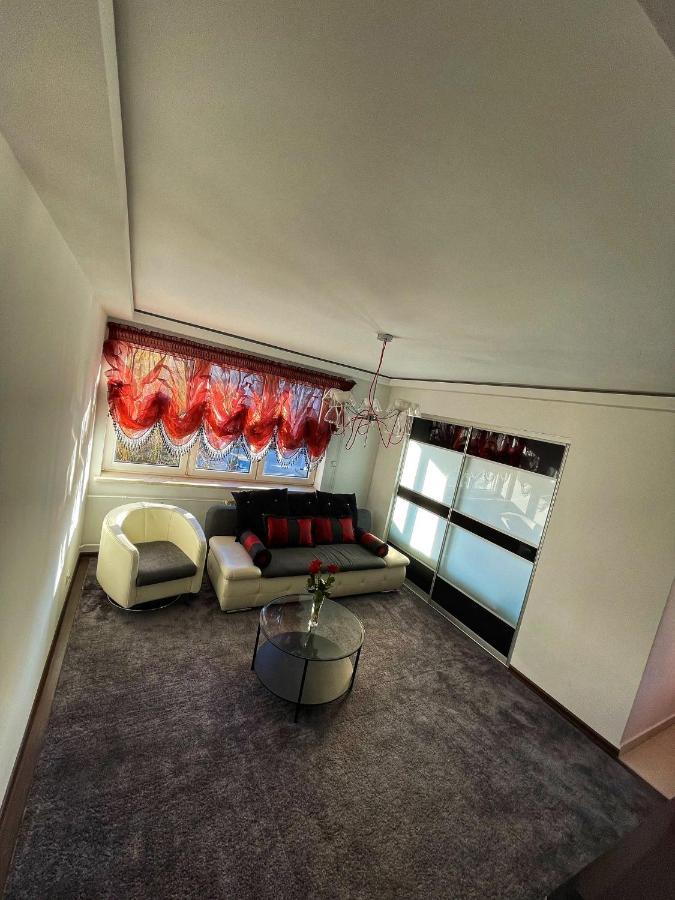 Luxury Red Apartment By Marta ราดอม ภายนอก รูปภาพ