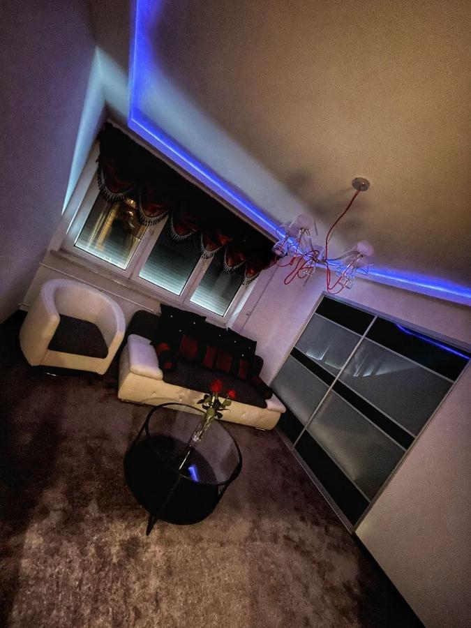 Luxury Red Apartment By Marta ราดอม ภายนอก รูปภาพ
