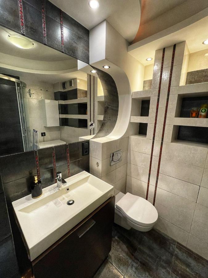 Luxury Red Apartment By Marta ราดอม ภายนอก รูปภาพ