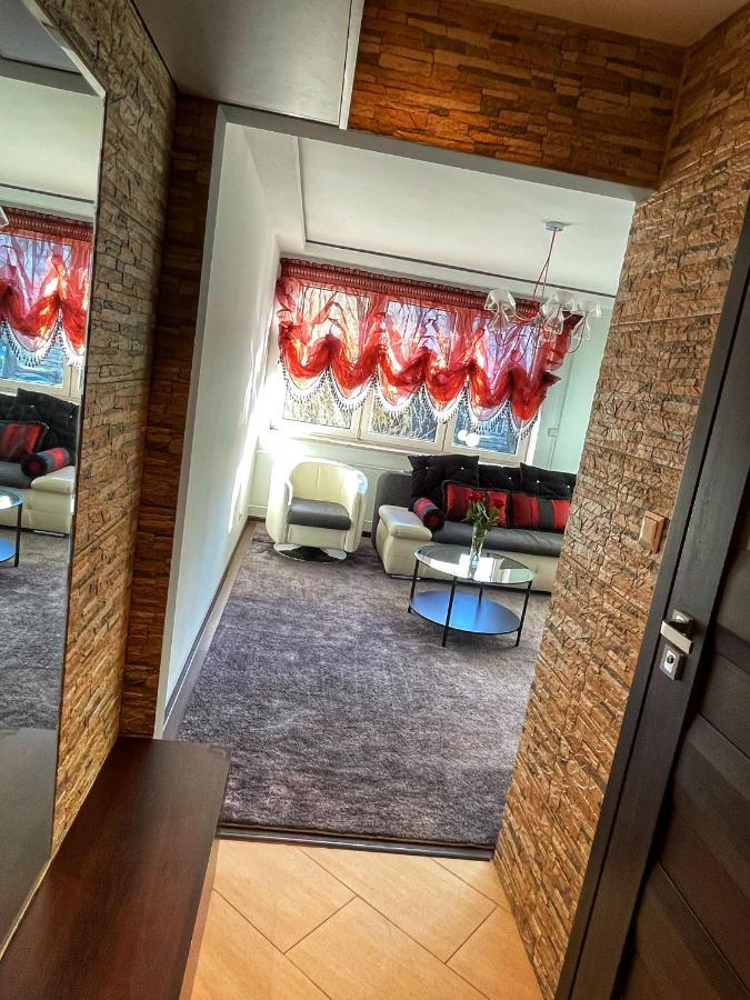 Luxury Red Apartment By Marta ราดอม ภายนอก รูปภาพ
